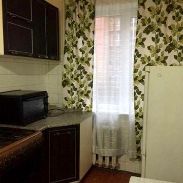 Продаж 3-кімнатної квартири з балконом та лоджією, вул. Героїв Крут