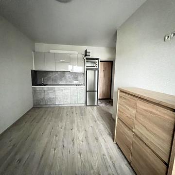 Перспективна, 12