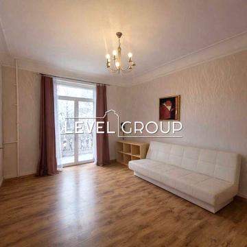 Продаж 2-кімнатної сталінки на Подолі / метро Тараса Шевченка