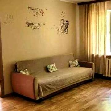 Затишна 2-кімната квартира по пр-т Любомира Гузара