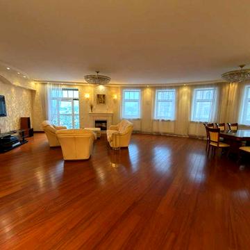 Майдан Незалежності,  новий статусний будинок квартира 246 кв.м.