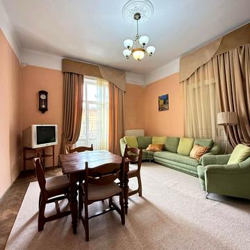 Пекарська вул., 1ц