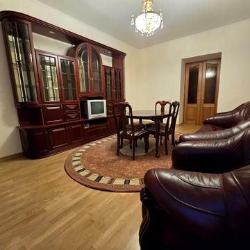 Студентська вул., 6/18