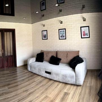 Вільний пров., 6