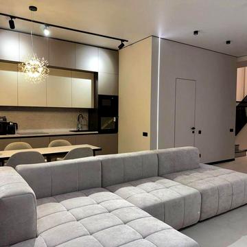 Таун 125 м² та 1.8 соток у закритому КМ 7 км метро Славутич є ІНВЕРТОР