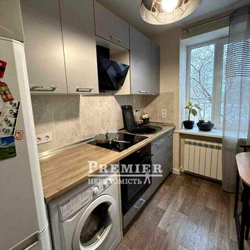 1-кімнатна квартира поруч з парком Шевченка. Сучасний ремонт.