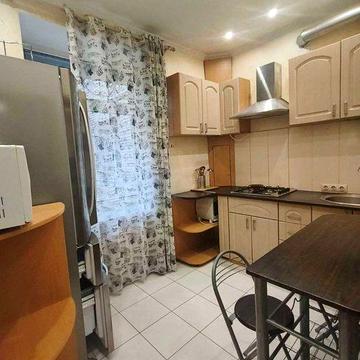 Сдам  2-х ком. ул.Набережная Сичеславская (ул.В.Мономаха)