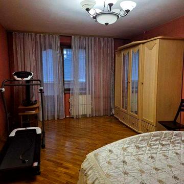 Продам простору 3 к. кв з кухнею-студією пр-т Гагаріна (Аерокосмічний)