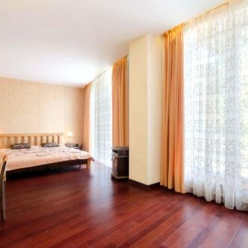 Оренда будинку для сім’ї або офіс Гараж. Поруч парк