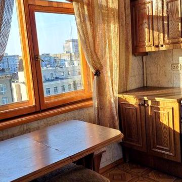 Продам 1   кімнатну  квартиру    м. Спортивна