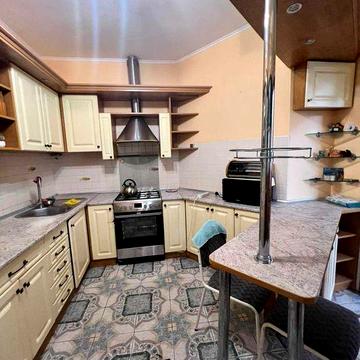 Пропозиція оренди окремостоячого особняку на вул. Зеленій