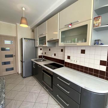 Наталії Ужвій вул., 12