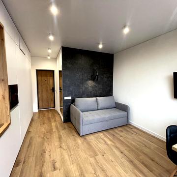 Естонська вул., 10