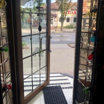 Камянецька вул., 52