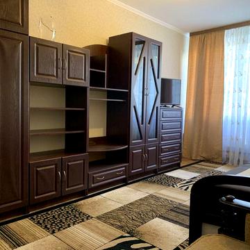 Перша оренда 1кв.36м. Газ. 2 поверх. Вул.Малишко 23. Метро 5хв. пішки.