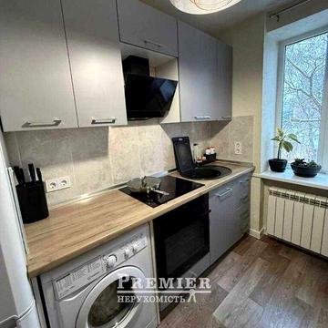 Адреса, яка не потребує реклами — біля парку Шевченка!