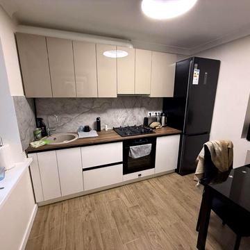 Оренда сучасного будинку: новий ремонт, камін, генератор.