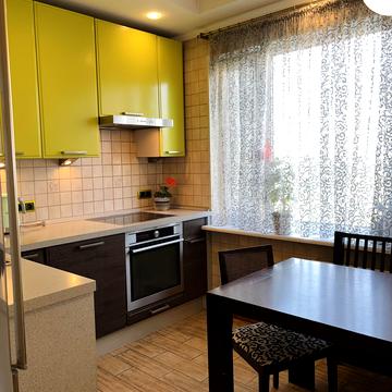 Композитора Лятошинського вул., 8