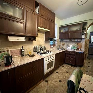 Будинок з хорошим ремонтом, є всі комунікації. Усе залишається! 42152