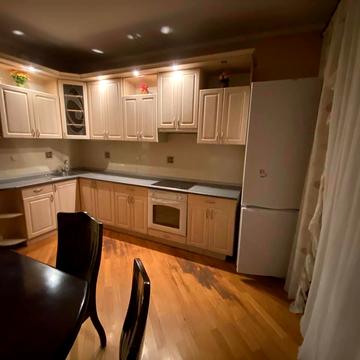 Миколи Бажана просп., 14