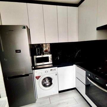 Продам 2-х комнатную Г.Петрова возле парка Горького(М.Твена)