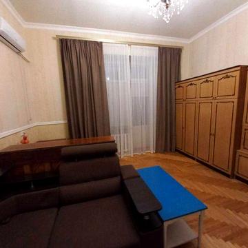 Оренда 1к, вул. Спаська 8Б, Поділ, є ГАЗ, низький поверх!