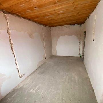 Продам 1-кім кв РОГАНЬ Індустріальний р-н під ремонт