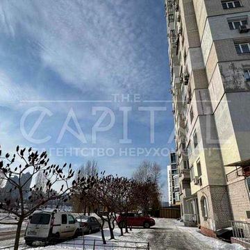 2-к квартира біля метро Позняки генератор низький поверх