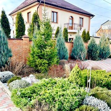 Продам чарівний двоповерховий будинок.