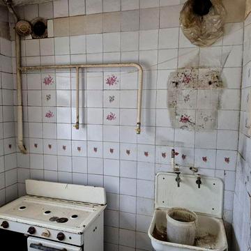 Продаж трьохкімнатной квартири під ремонт.