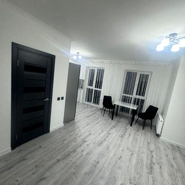 Продам велику квартиру в центрі міста