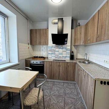 Продам однокомнатную квариру практически в Центре, ул.Средеяя