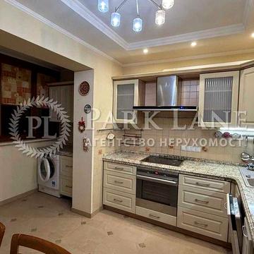 Подільський р-н, Ужвій 7, продам квартиру з ремонтом