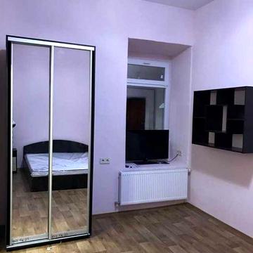 Разумовская. Рядом центр. 42 м. Мебель, техника.