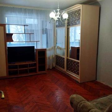 Сдам 2 комн. квартиру возле метро" Героев Труда"