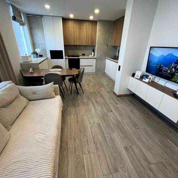 Світла з якісним ремонтом 2х кімнатна квартира у новобудові на Озерна!