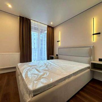 Однокімнатна з ремонтом біля міського озера