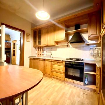 Трикімнатна квартира по вул. Круговій (зупинка транспорту Іванова)