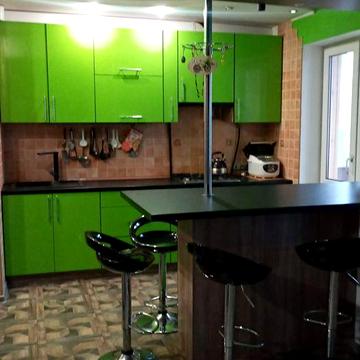 Продам  з євроремонтом 3-и кім.кв-ру у центрі! Світло Не відключають!