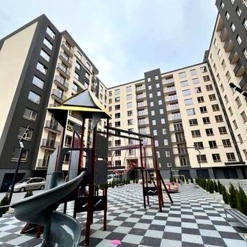 Продаю здану 2-кімнатну квартиру в центрі з частковим ремонтом