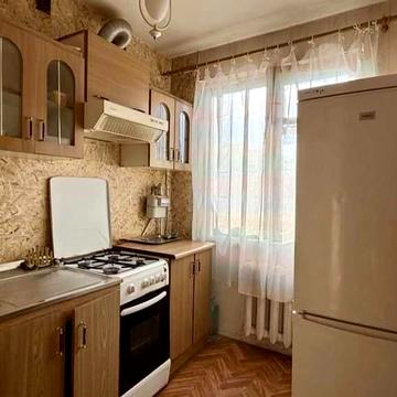 Продам 2 ком Бочарова /Добровольского /рынок Северный