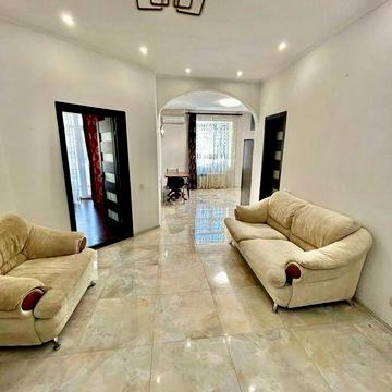 Продаж 2х кімнатної квартири в Центрі неподалік Скверу ім. Бабаєва