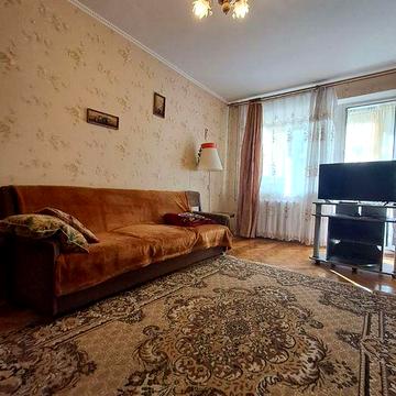 Сдам 3ком Малиновского 17/ Космонавтов. 1этаж