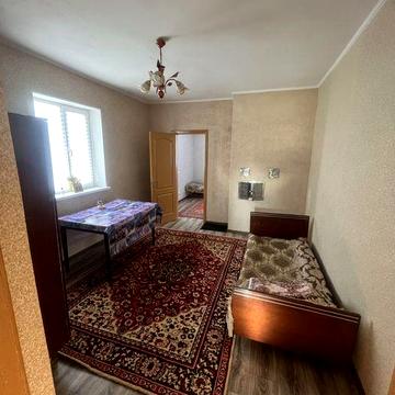 Продам  пів будинку в місті