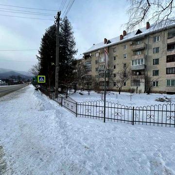 Продаю 3к квартиру в м.Яремче біля центральної дороги