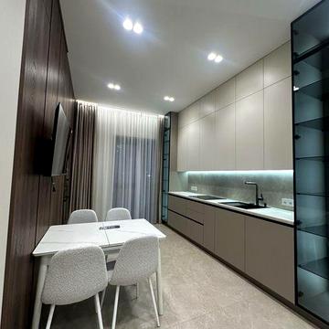 Оренда 2 кімнатної квартири в центрі міста з власною зеленою зоною