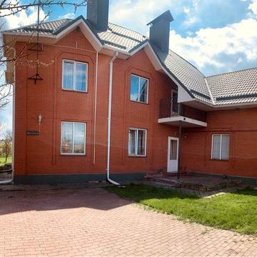 Продаж 3-поверхового будинку біля лісу та річки