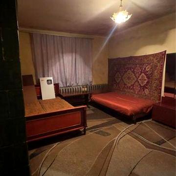 Однокімнатна в особняку КЕМПІНГ (місце під авто у дворі)