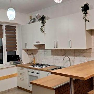 Будинок з газом в ідеальному стані, центр міста. Генератор є вихід.