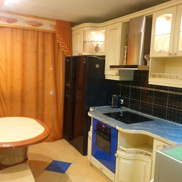 Дніпровська набережна вул., 7